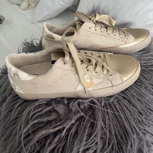 Shu Shop women’s Reya star-distressed pre-scuffed fashion sneakers NWT